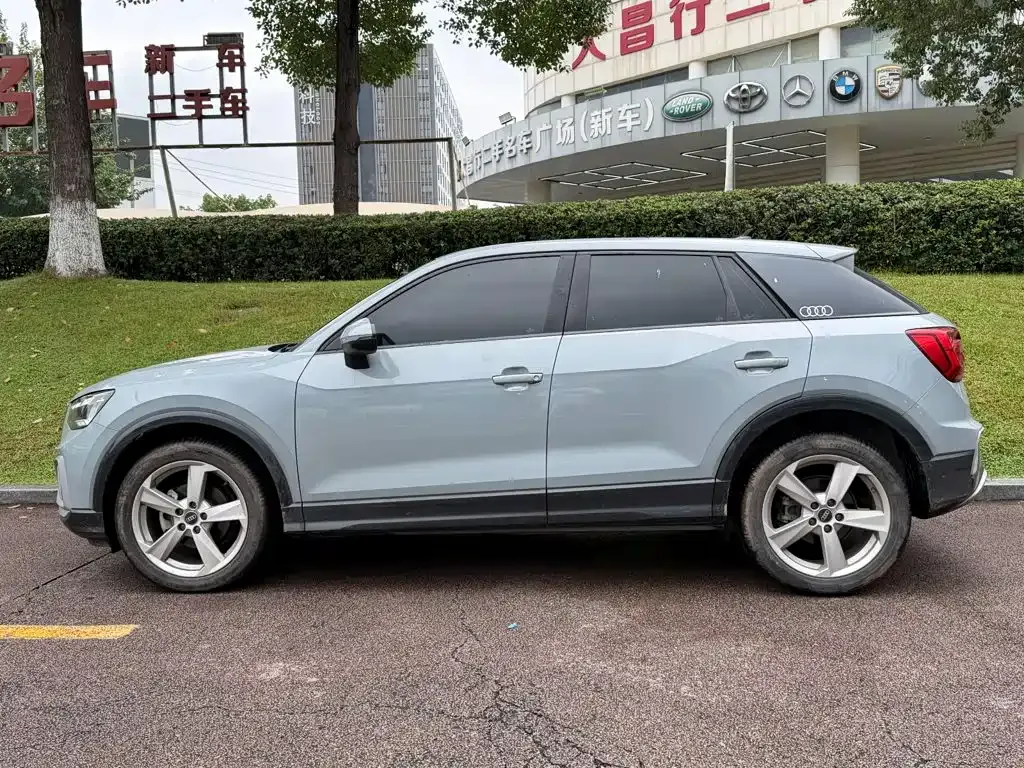 Audi Q2L — фото 8