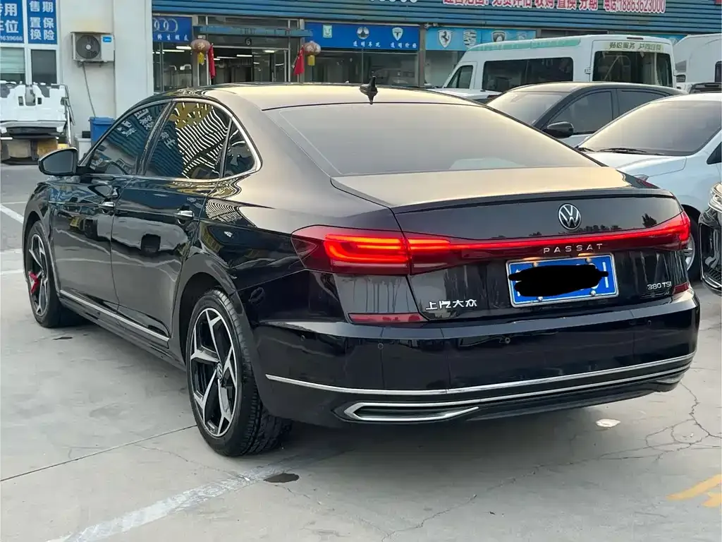 Volkswagen Passat — фото 10
