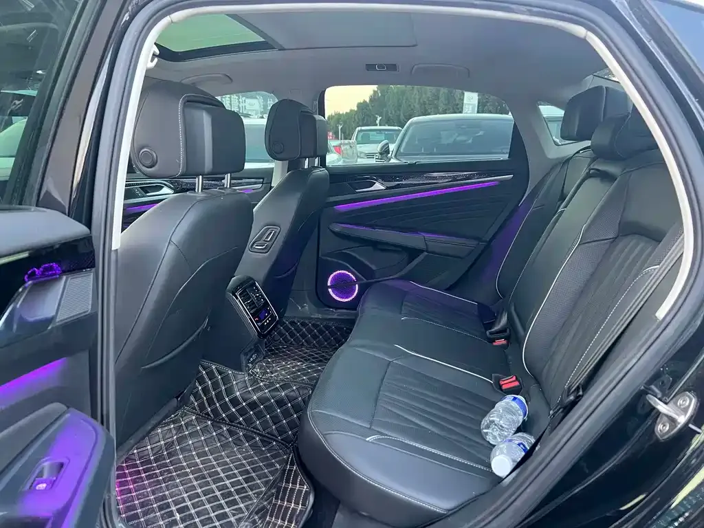 Volkswagen Passat — фото 8