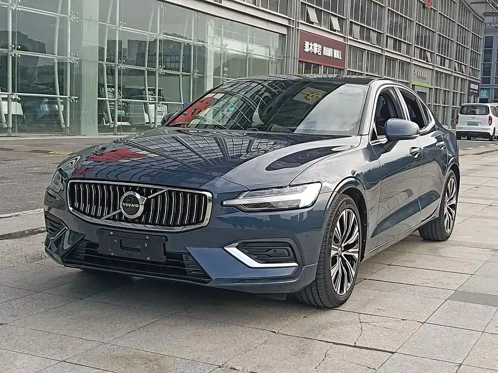 Volvo S60 — фото 1