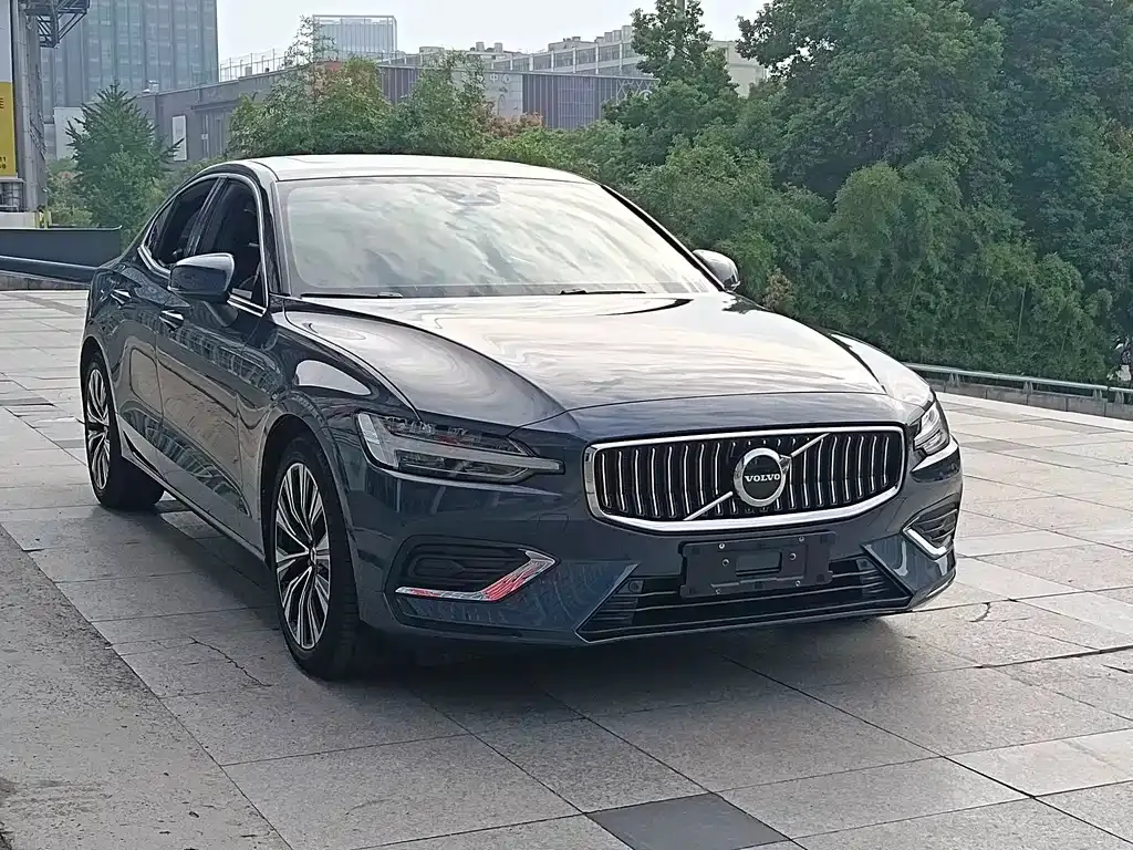 Volvo S60 — фото 5