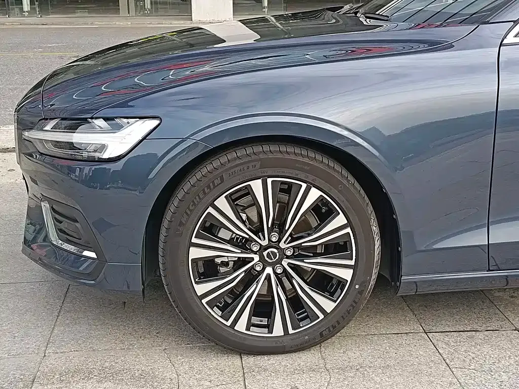 Volvo S60 — фото 9