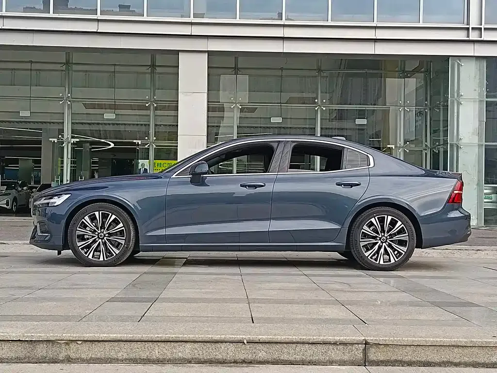 Volvo S60 — фото 4