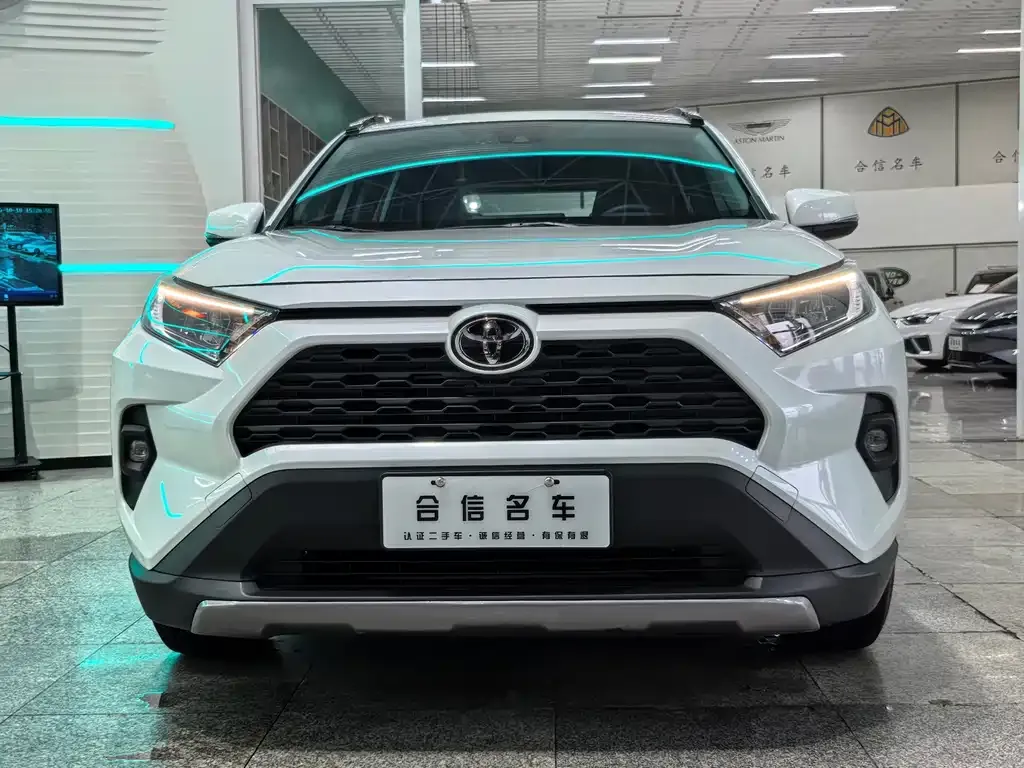 Toyota RAV4 — фото 4