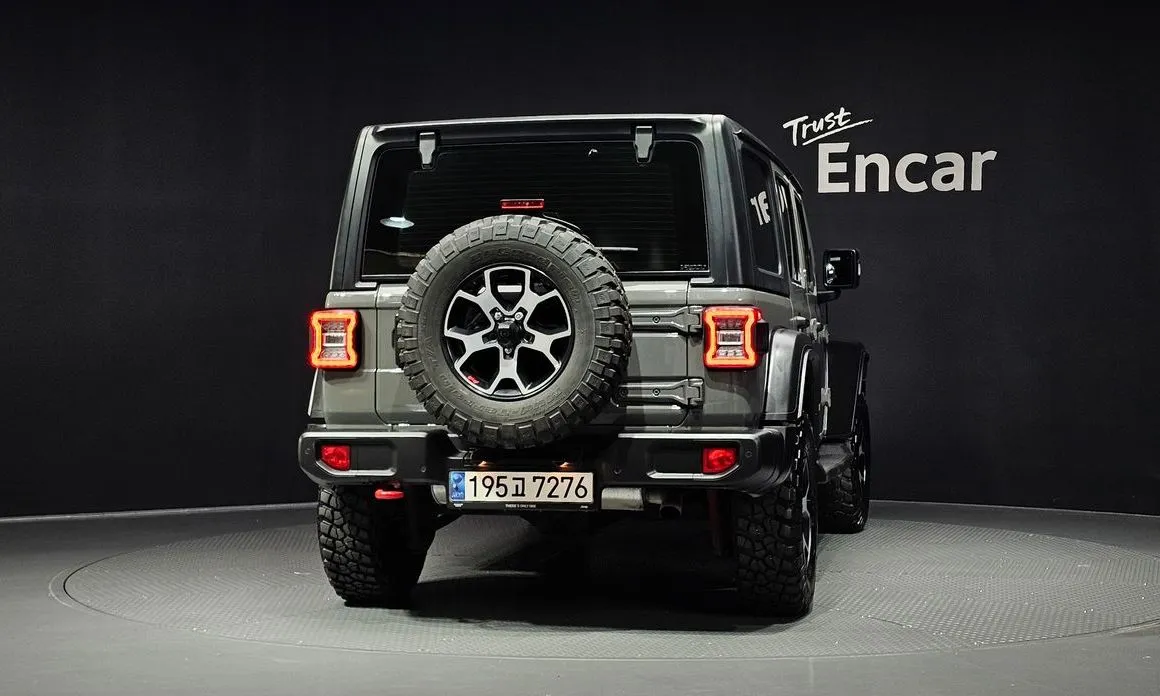 Jeep Wrangler — фото 9