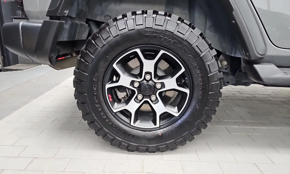 Jeep Wrangler — фото 10