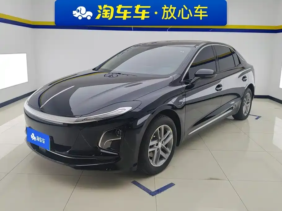 Hongqi E-QM5 — фото 1