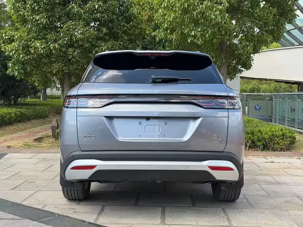 BYD L DM-i — фото 8