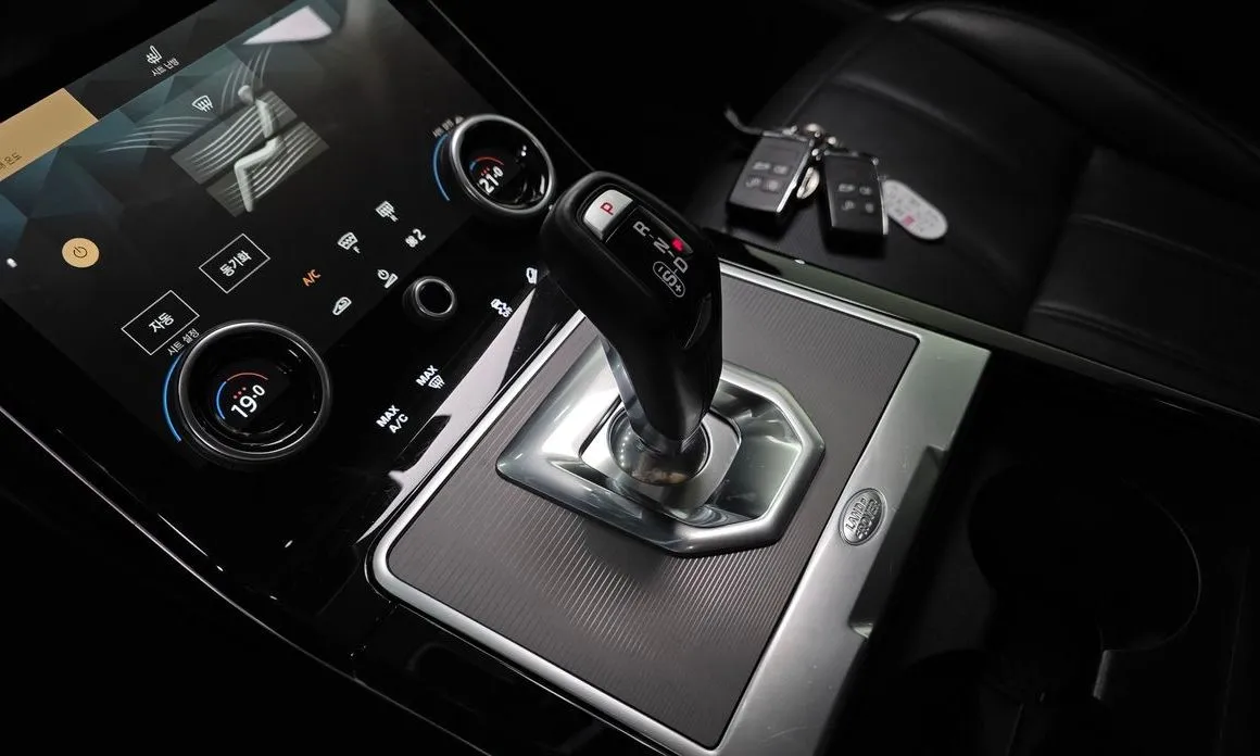 Land Rover Range Rover Evoque — фото 10