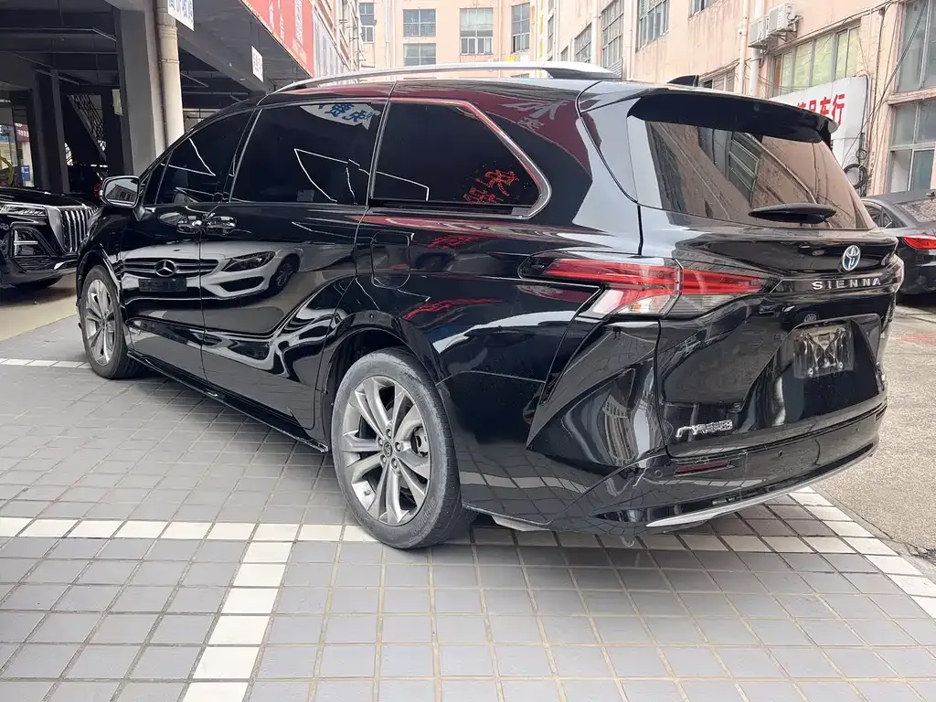 Toyota Sienna — фото 7