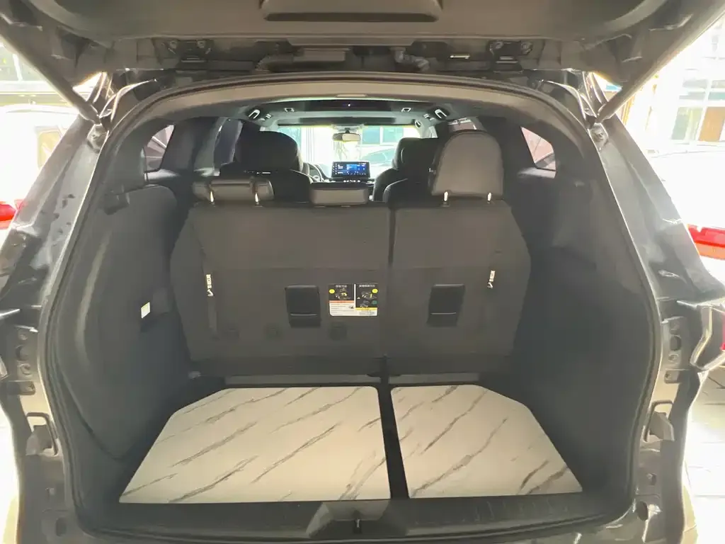Toyota Sienna — фото 3