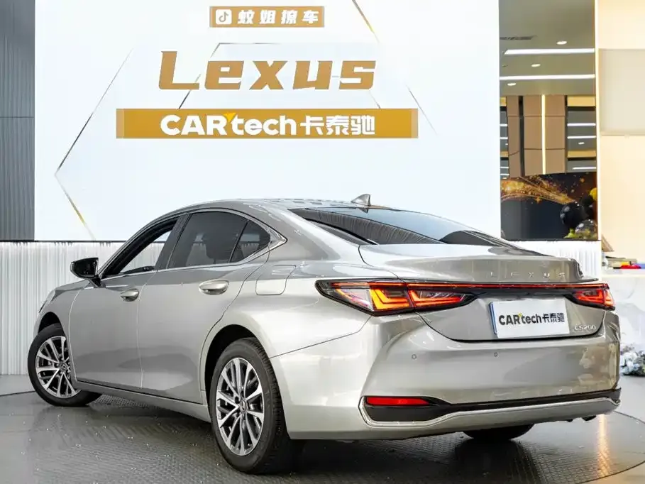 Lexus ES — фото 10