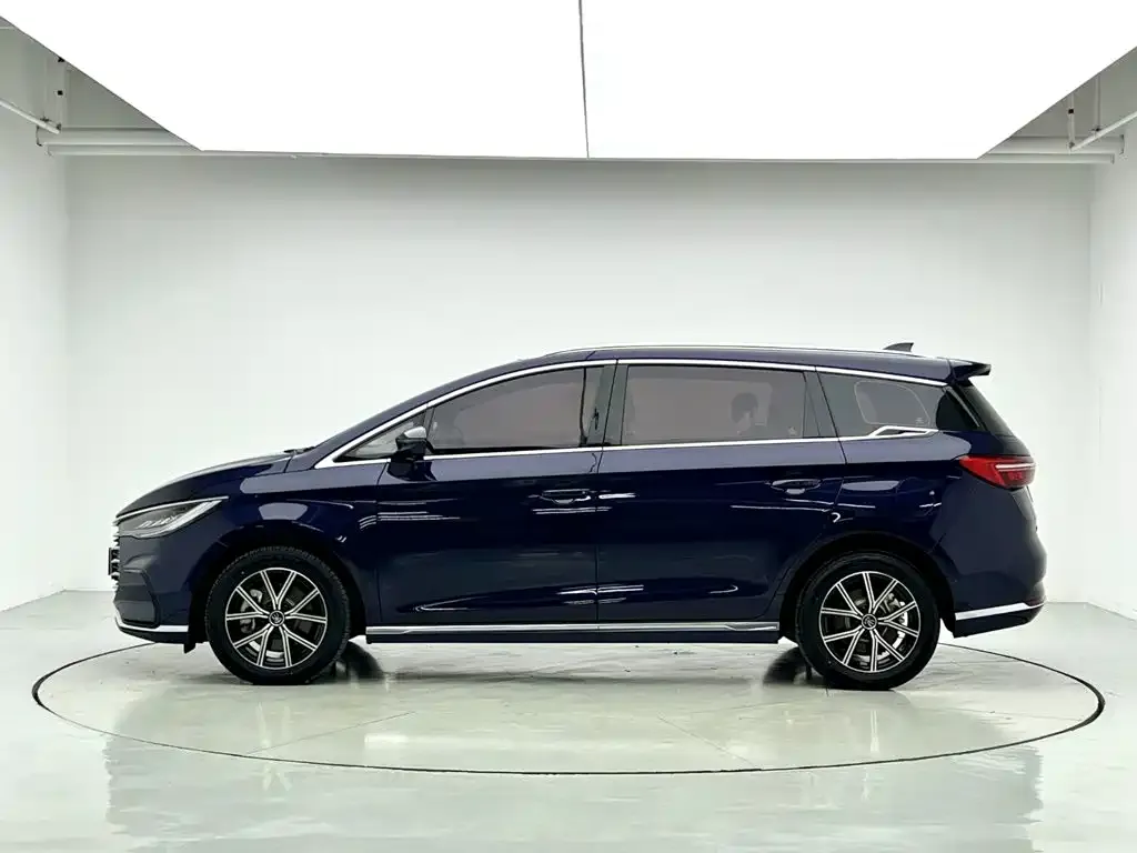 BYD MAX New Energy — фото 10