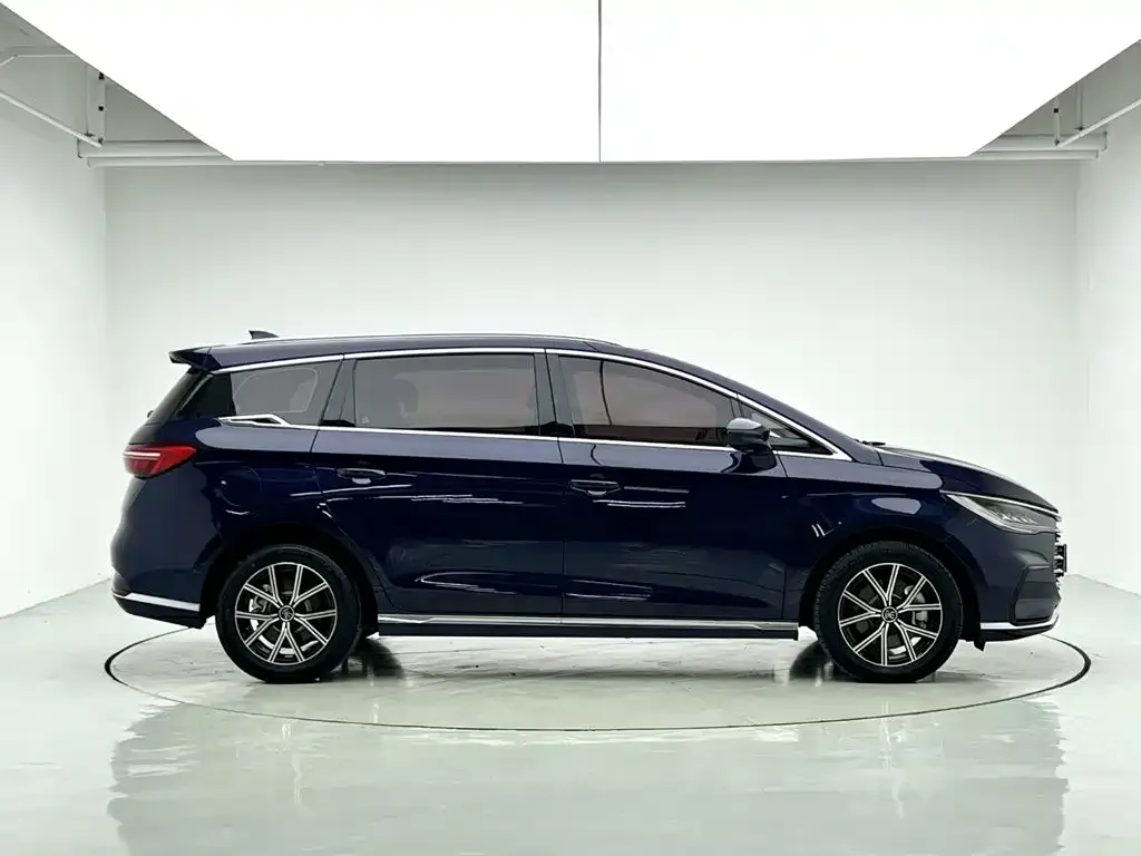 BYD MAX New Energy — фото 9