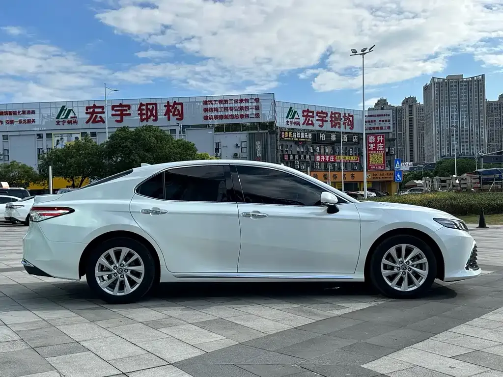 Toyota Camry — фото 6