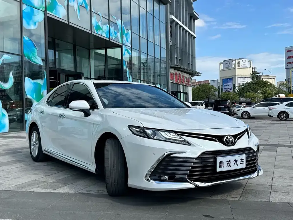 Toyota Camry — фото 9
