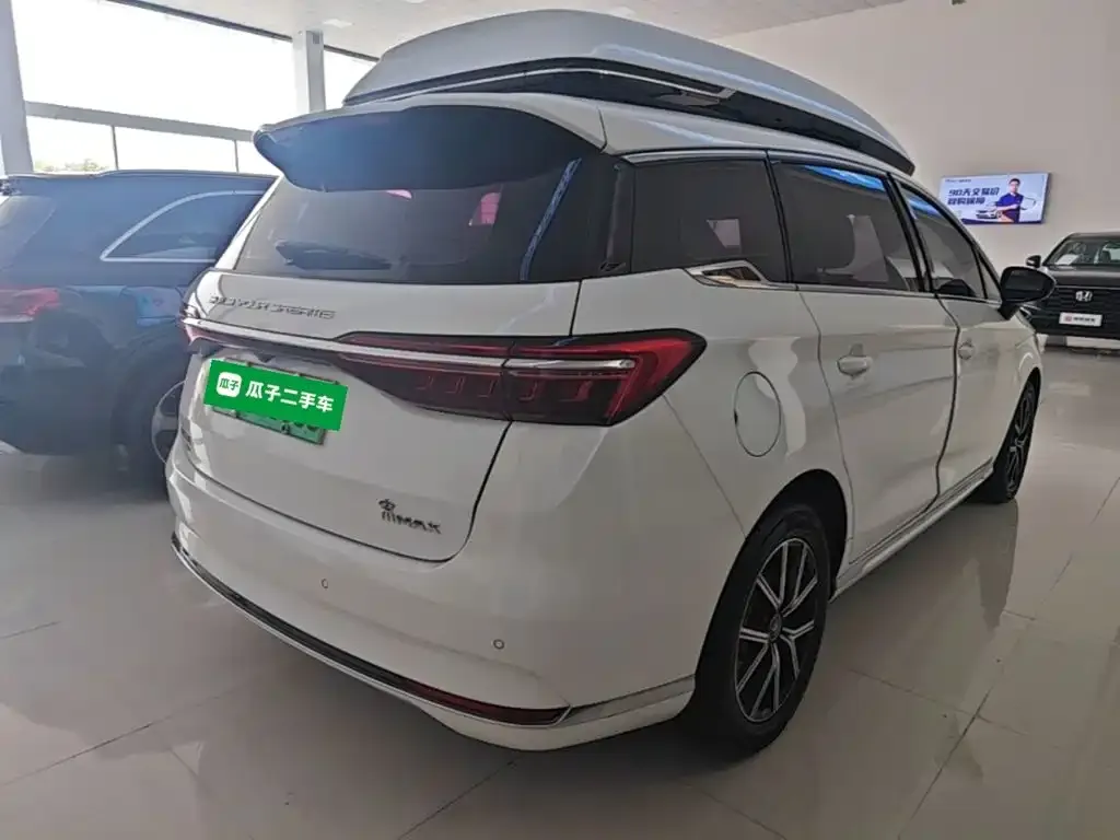 BYD MAX New Energy — фото 10
