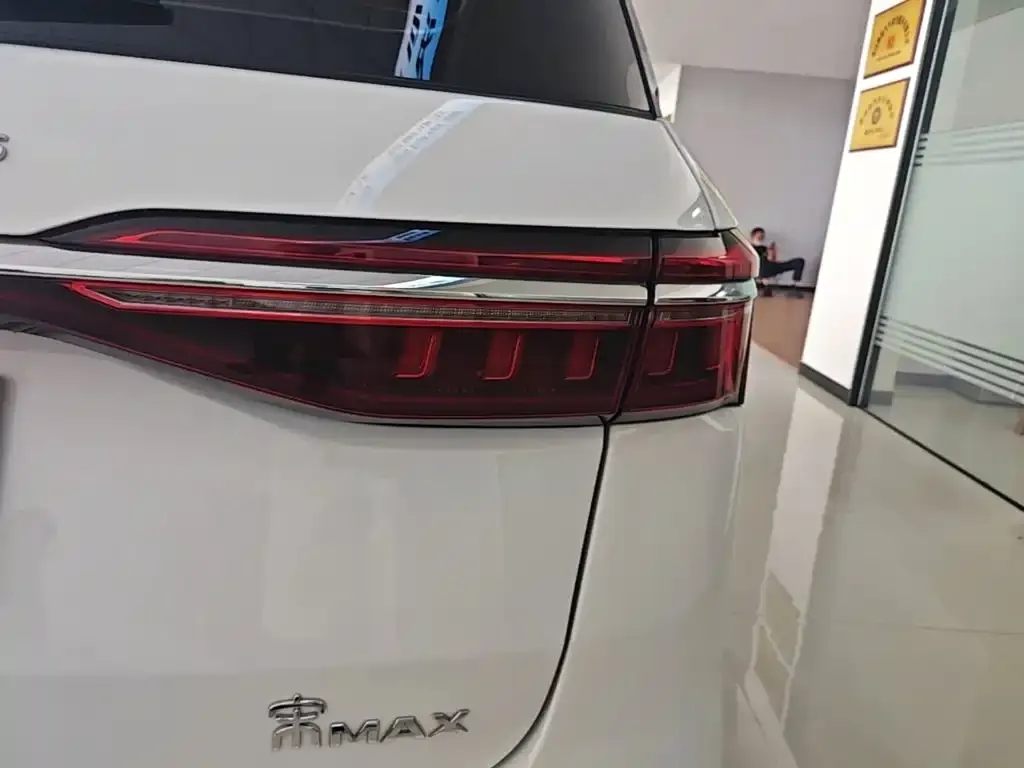 BYD MAX New Energy — фото 9