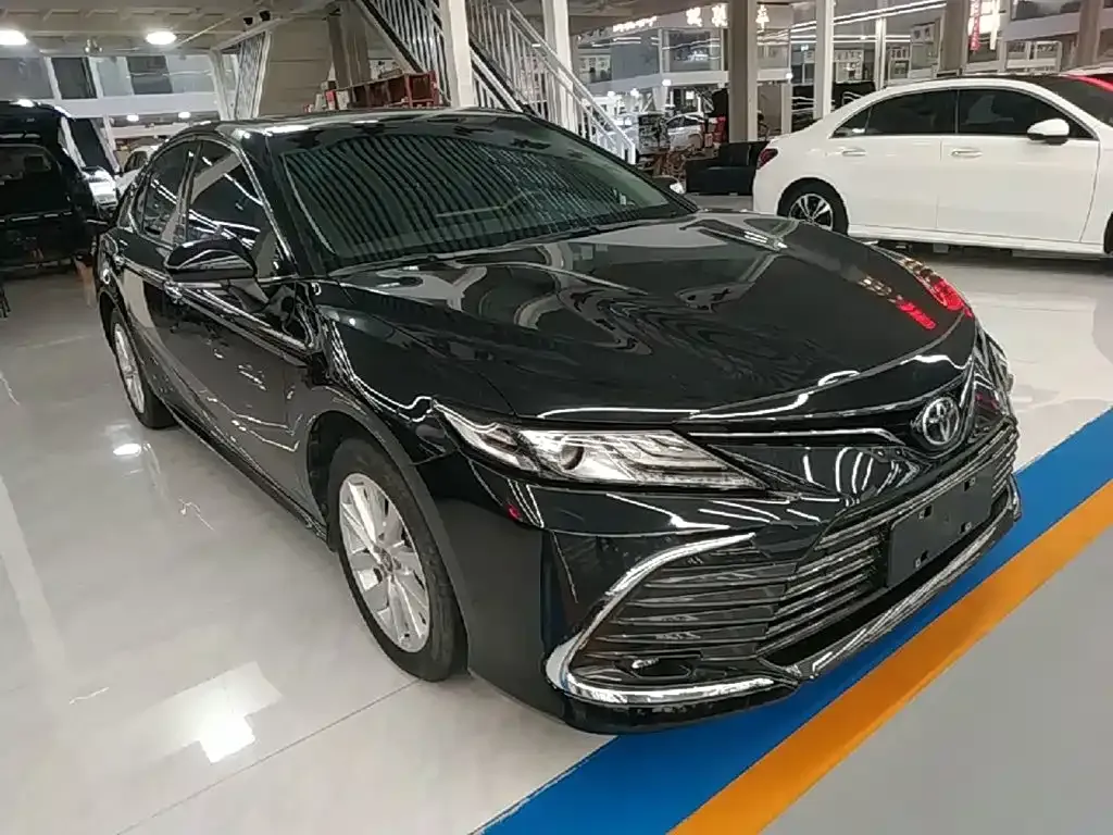 Toyota Camry — фото 3