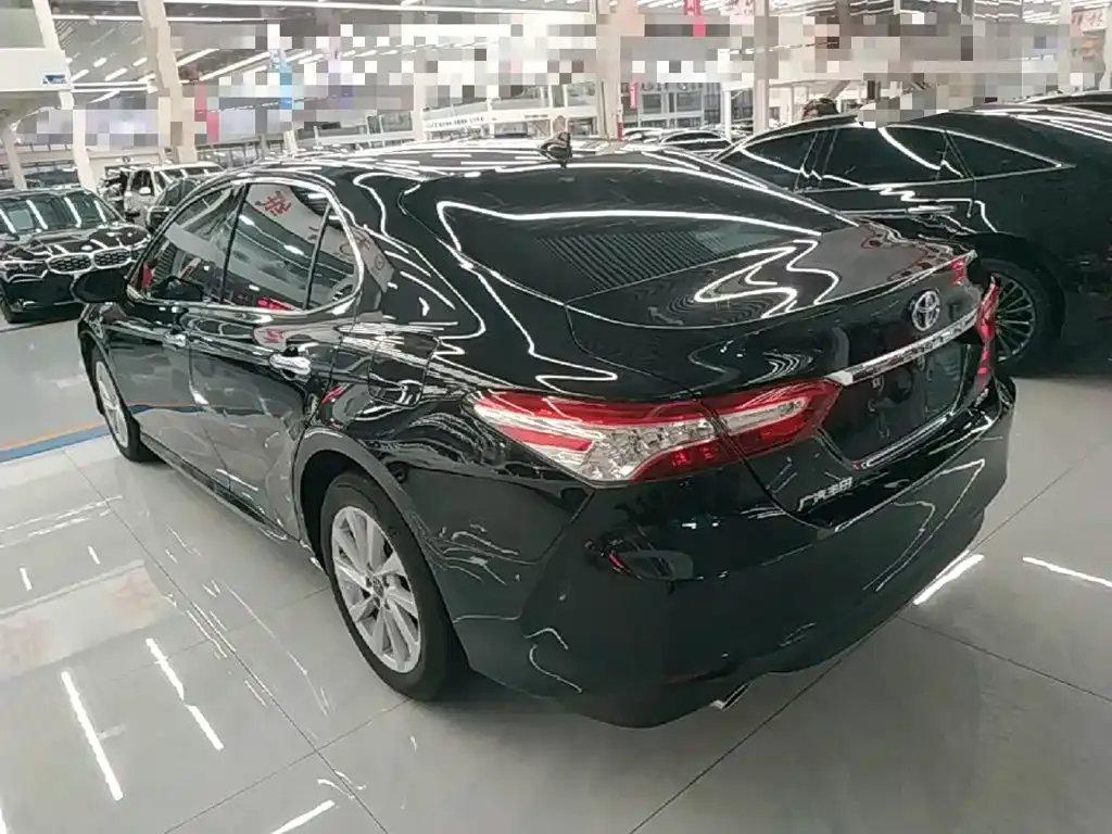 Toyota Camry — фото 5