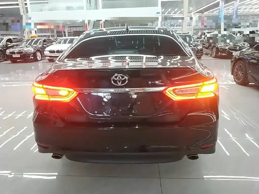 Toyota Camry — фото 4