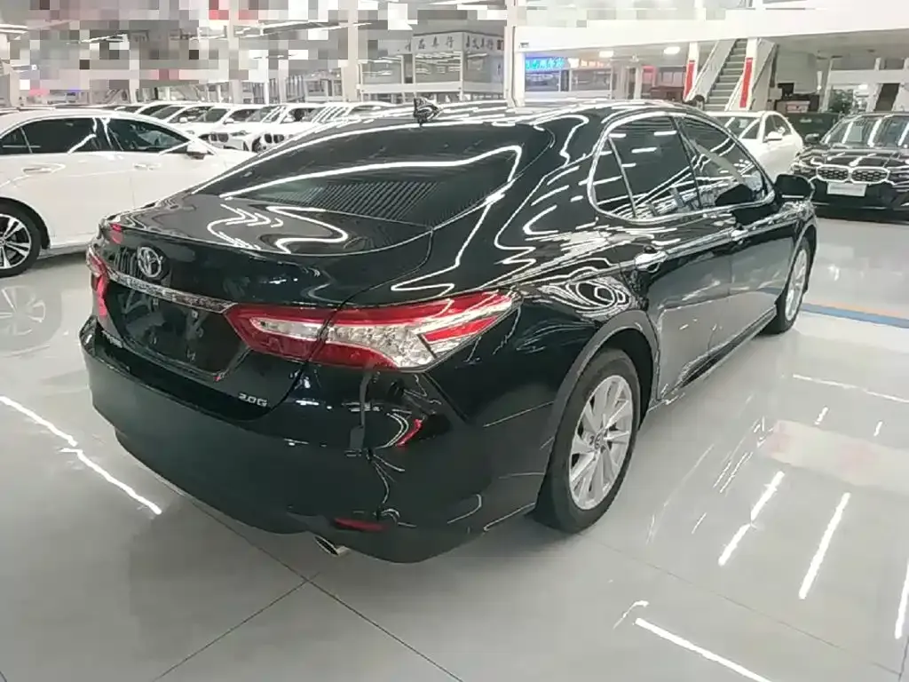 Toyota Camry — фото 10