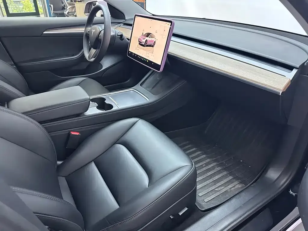 Tesla Model 3 — фото 8