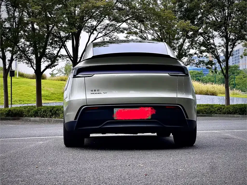 Tesla Model Y L — фото 7