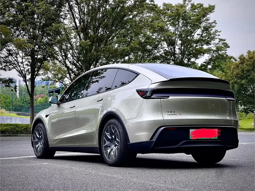 Tesla Model Y L — фото 3