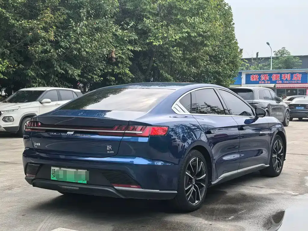 BYD Han — фото 10