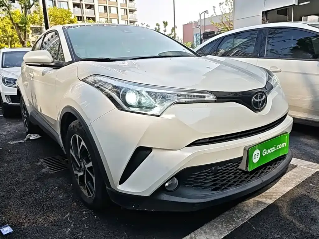 Toyota C-HR — фото 8