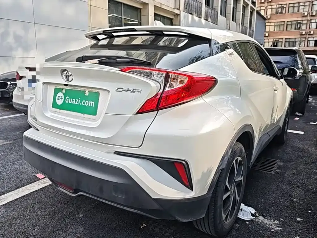 Toyota C-HR — фото 9