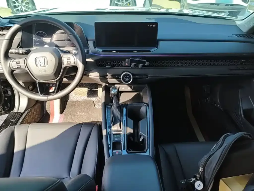 Honda Accord — фото 9