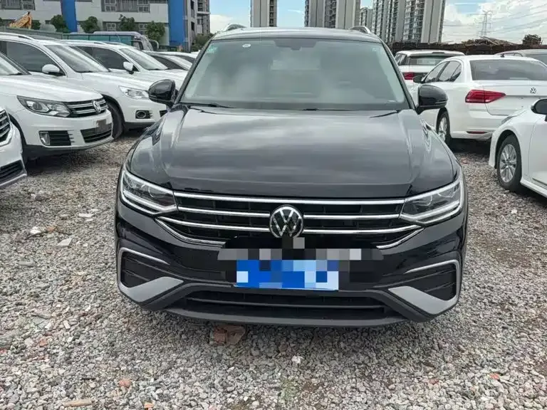 Volkswagen Tiguan L — фото 1