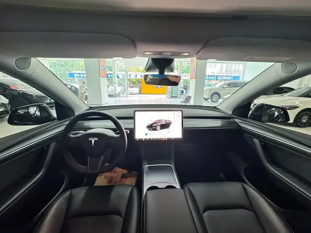 Tesla Model Y — фото 7
