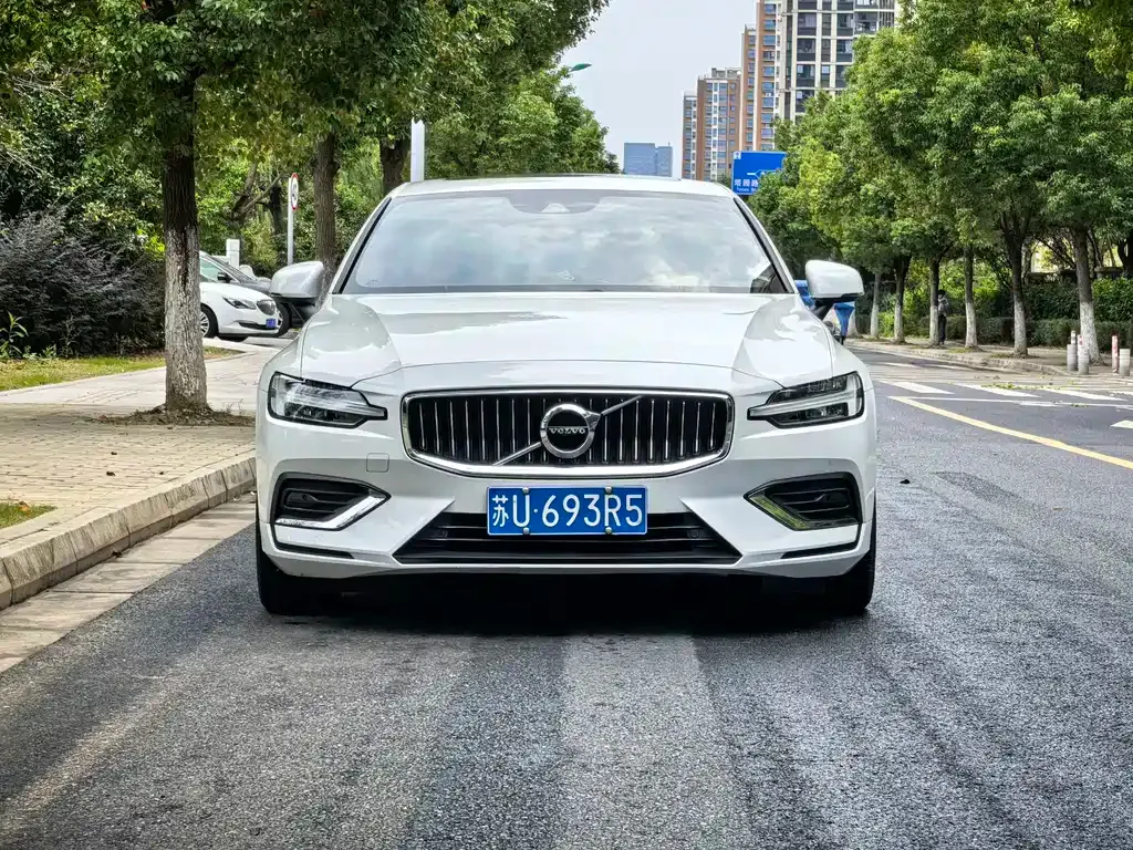Volvo S60 — фото 10