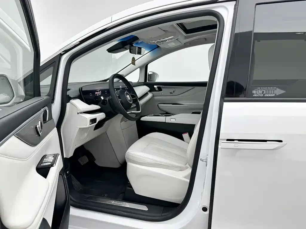 Buick GL8 Hybrid — фото 7