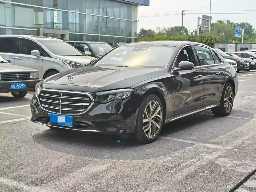 Mercedes-Benz E-Class — фото 1