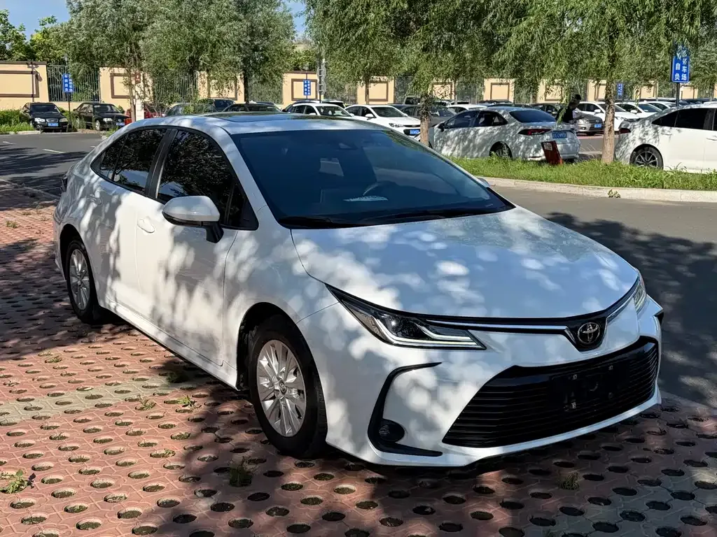 Toyota Corolla — фото 8