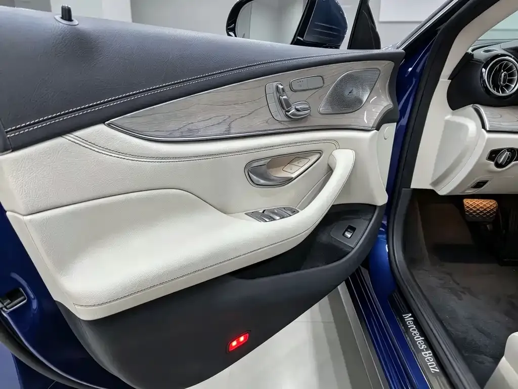 Mercedes-Benz CLS — фото 5