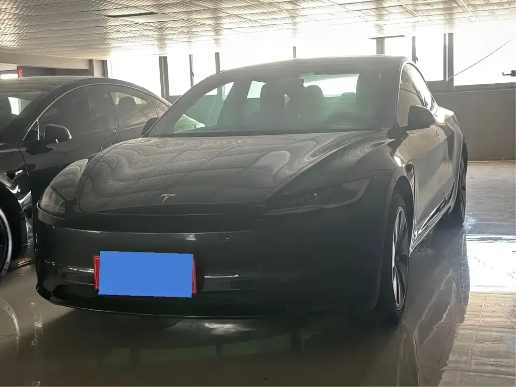 Tesla Model 3 — фото 1