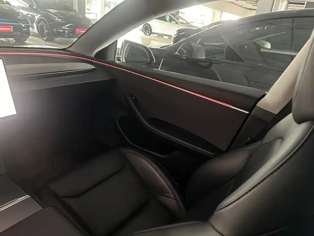 Tesla Model 3 — фото 10