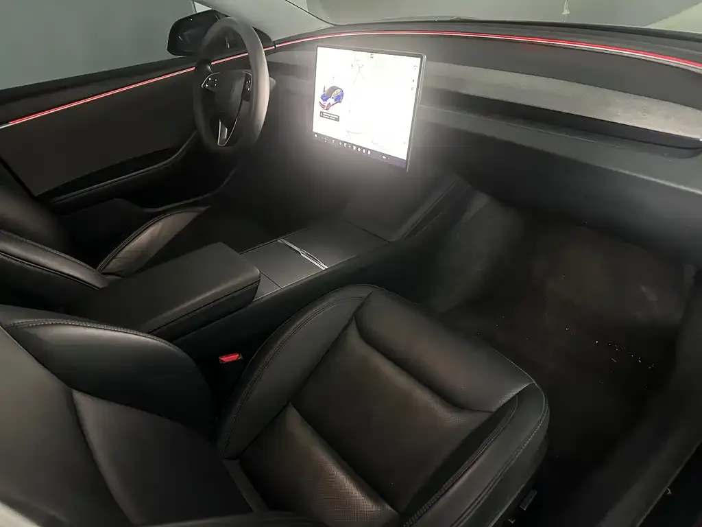 Tesla Model 3 — фото 9