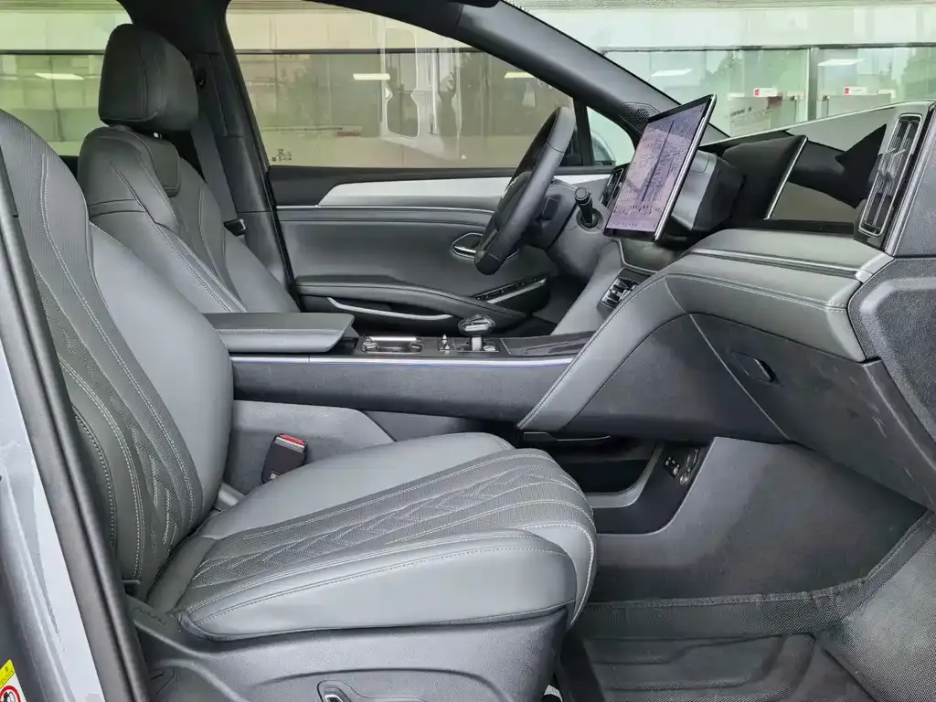 BYD L DM-i — фото 6