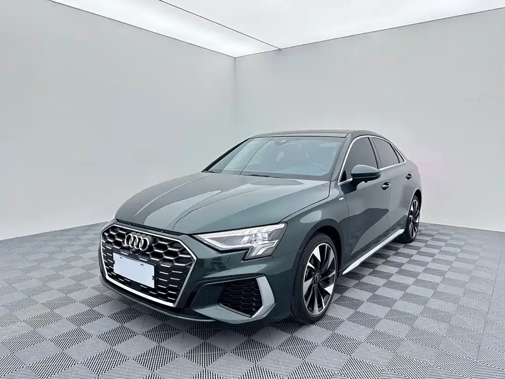 Audi A3 — фото 1