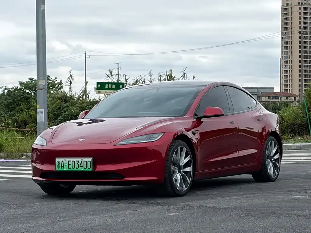Tesla Model 3 — фото 1