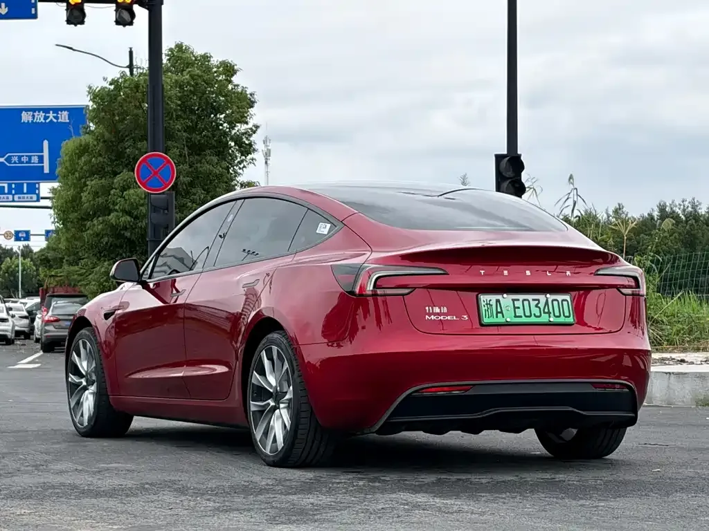 Tesla Model 3 — фото 3