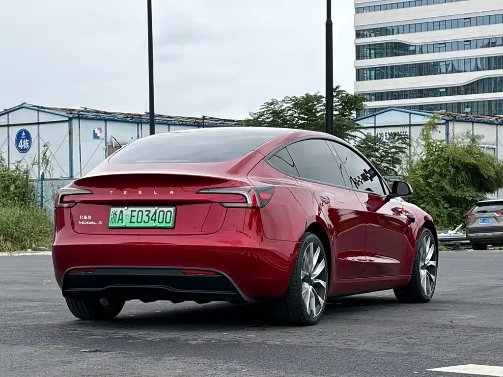 Tesla Model 3 — фото 9