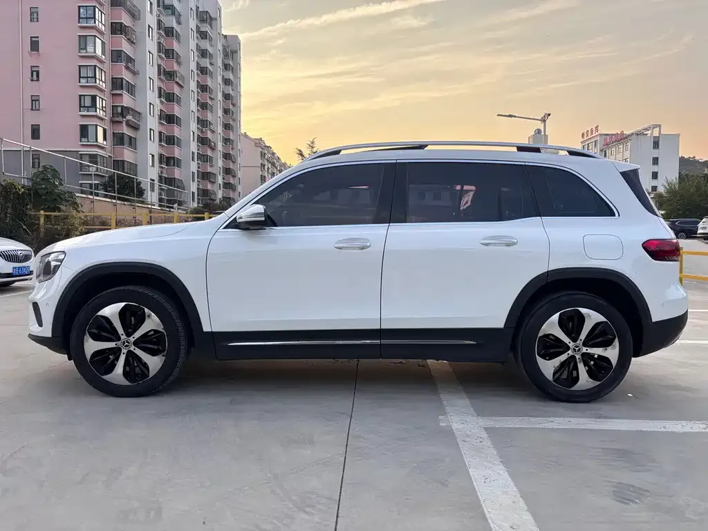 Mercedes-Benz GLB — фото 10