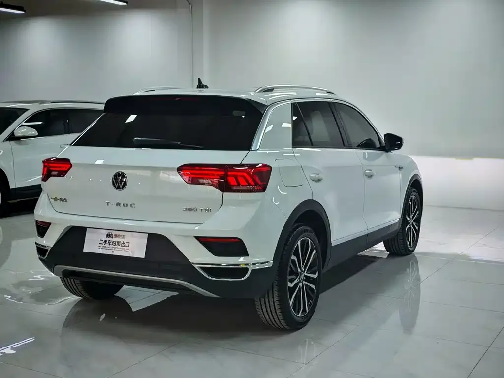 Volkswagen T-Roc — фото 10